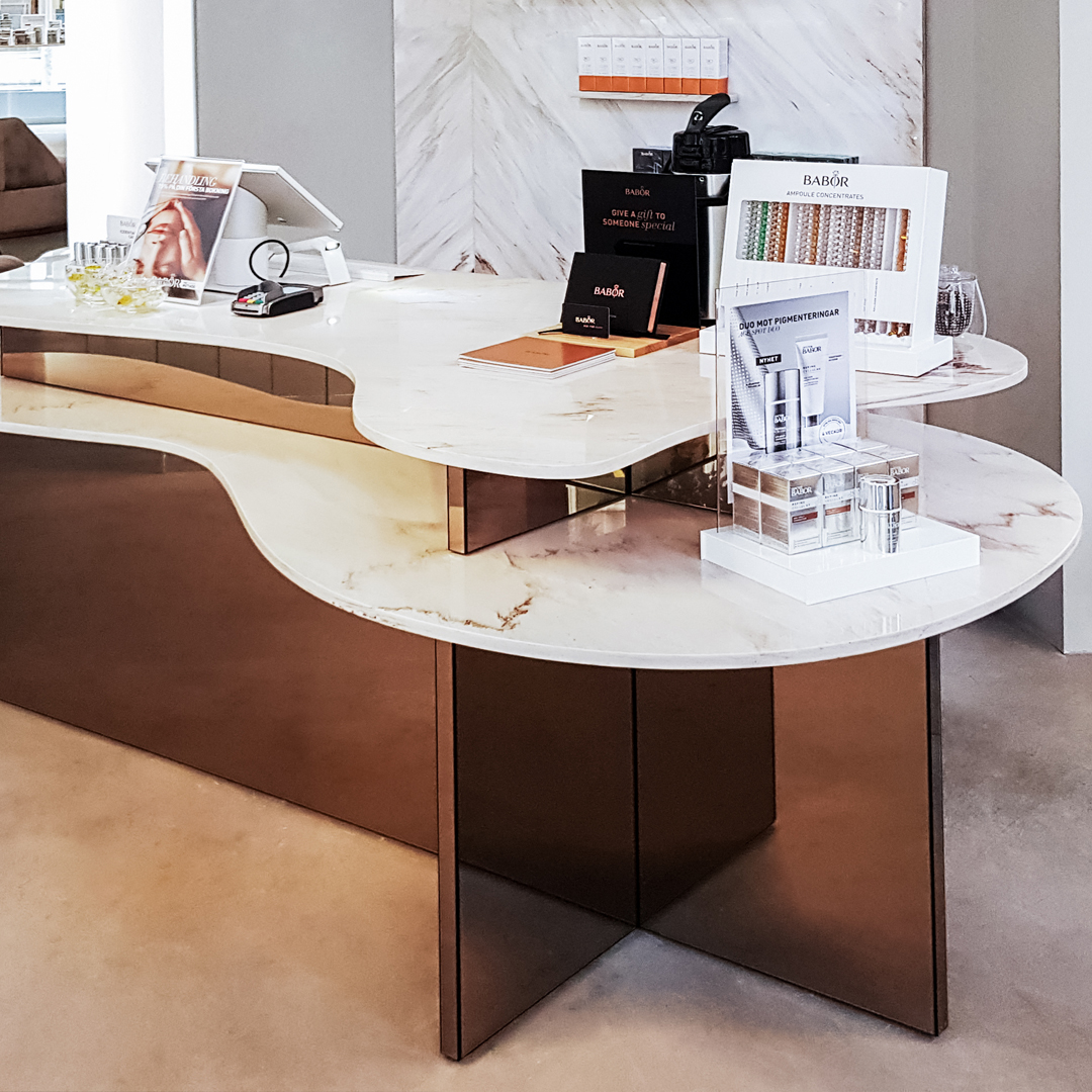 Inredo-babor-butiksinredning-receptionsdisk